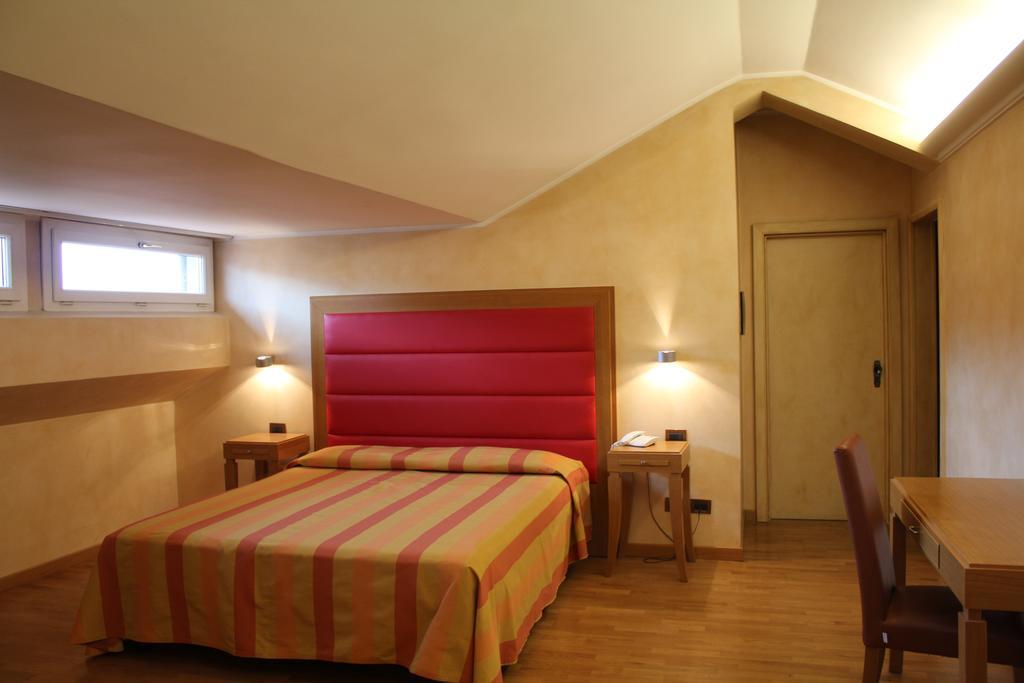 Hotel Castello LʼAquila Exteriér fotografie