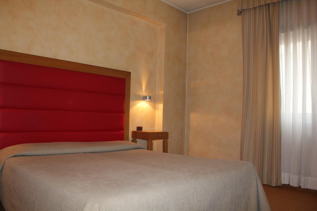 Hotel Castello LʼAquila Exteriér fotografie